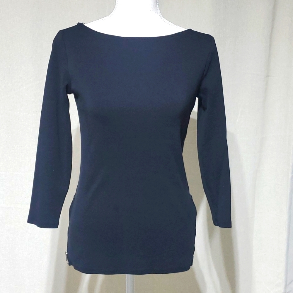 3/4 sleeve top with silver zipper sides